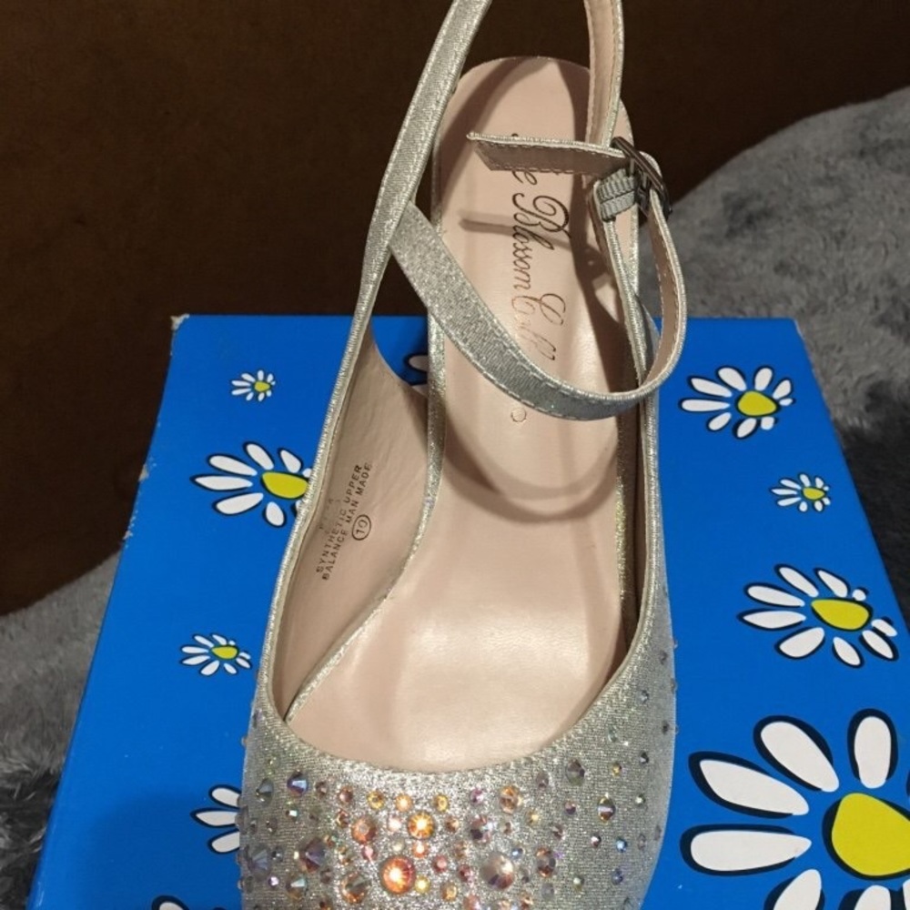 Heels - Picture 3 of 3